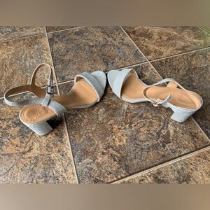 NEW!!! Naturalizer Bristol Block Heel Ankle Strap Sandal Sandals- Silver, 9.5M